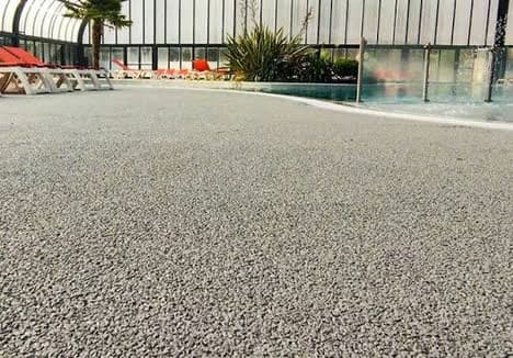 Pervious concrete pool deck draining at the water's edge